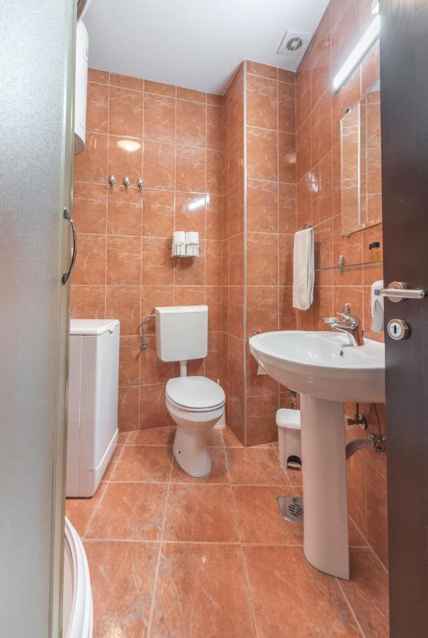 R Club Apartments Old Town Будва Екстер'єр фото