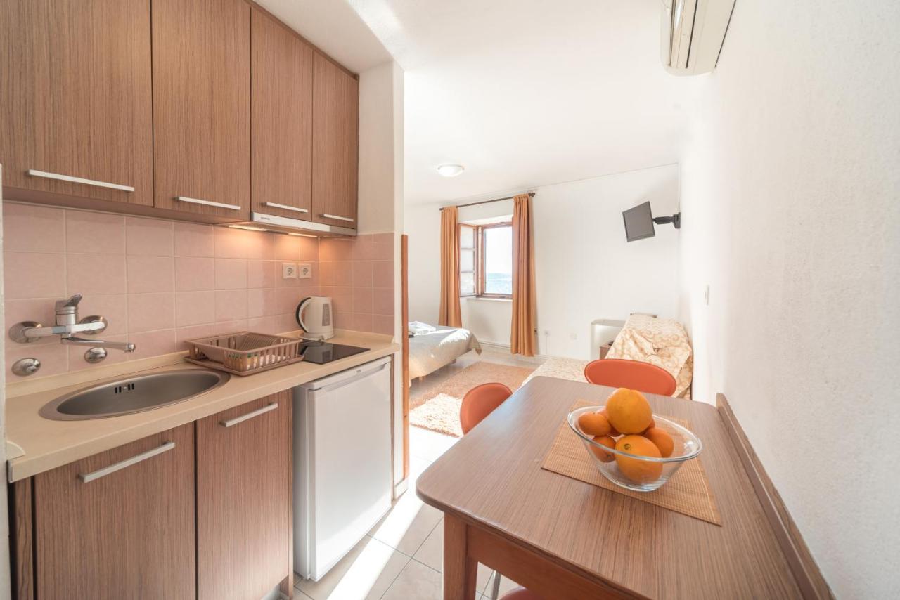 R Club Apartments Old Town Будва Екстер'єр фото