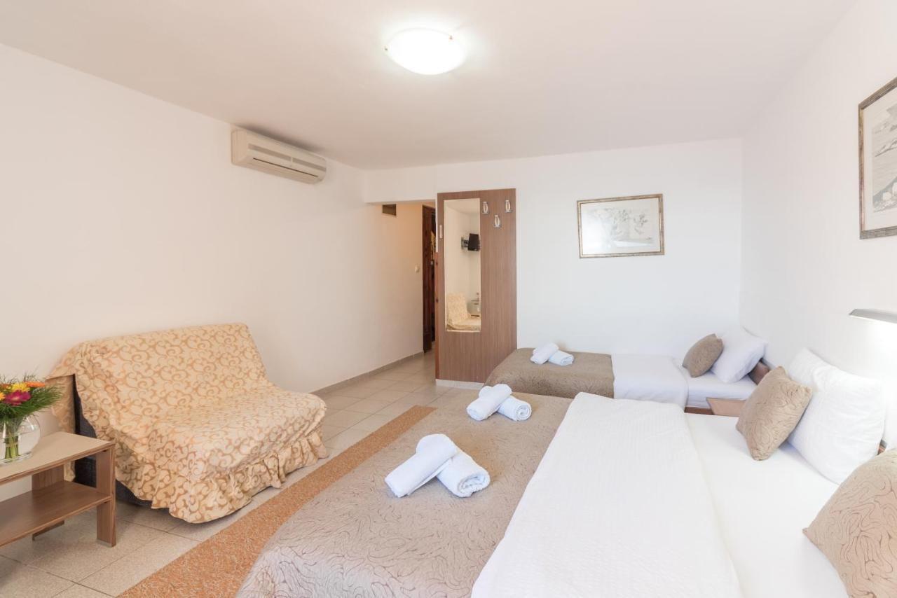 R Club Apartments Old Town Будва Екстер'єр фото