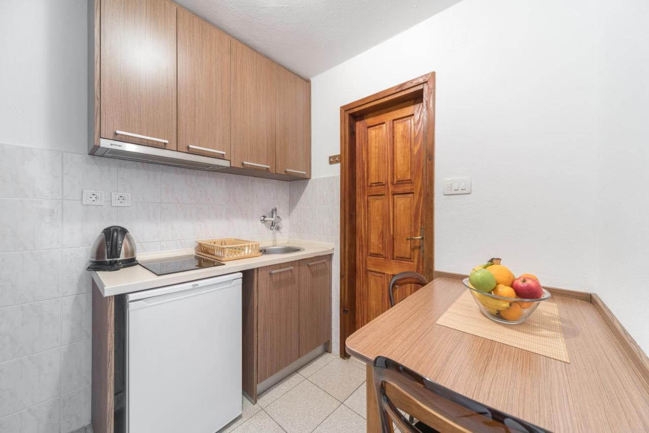 R Club Apartments Old Town Будва Екстер'єр фото
