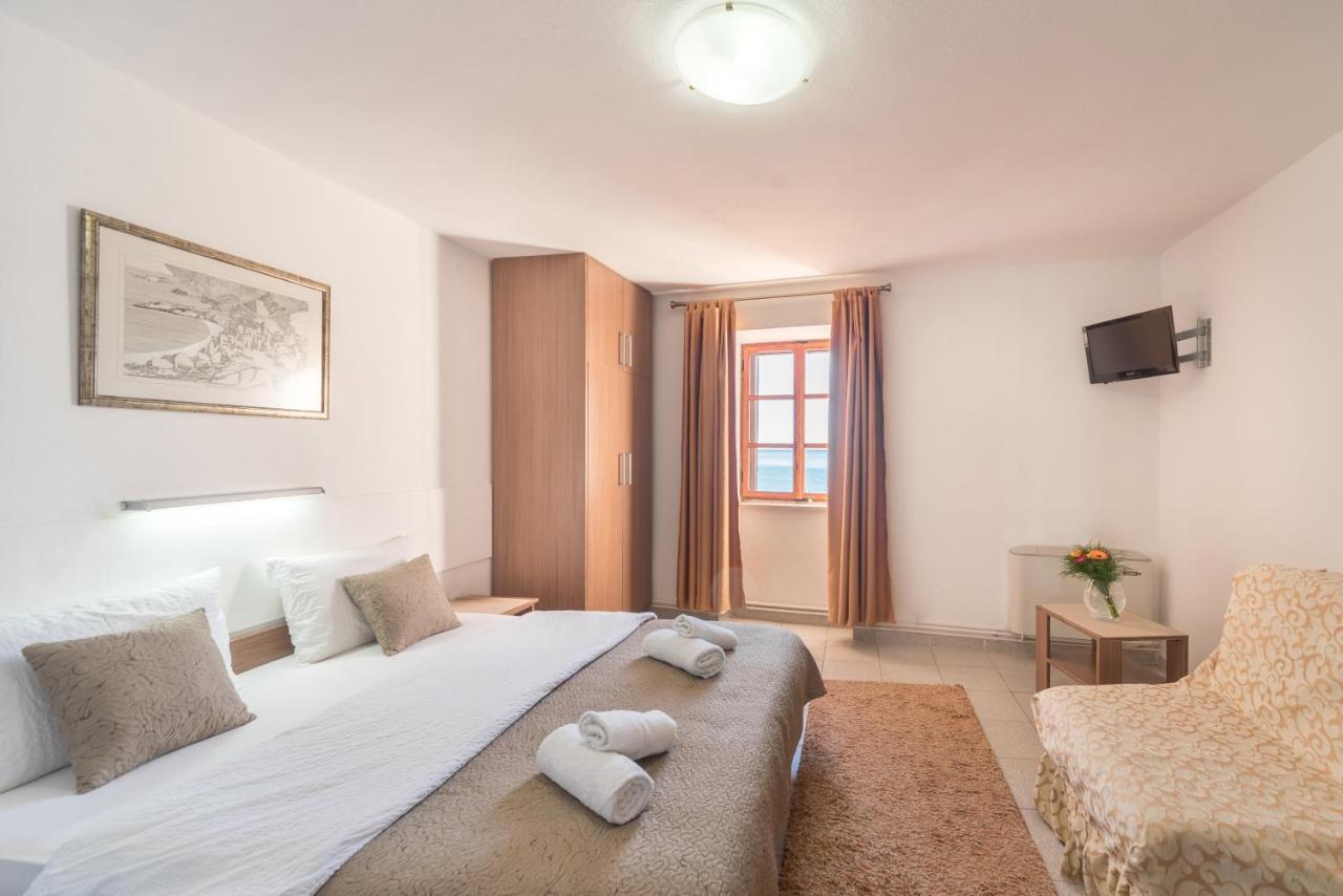 R Club Apartments Old Town Будва Екстер'єр фото