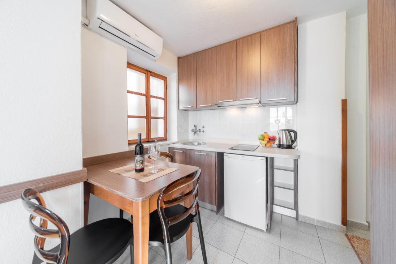 R Club Apartments Old Town Будва Екстер'єр фото