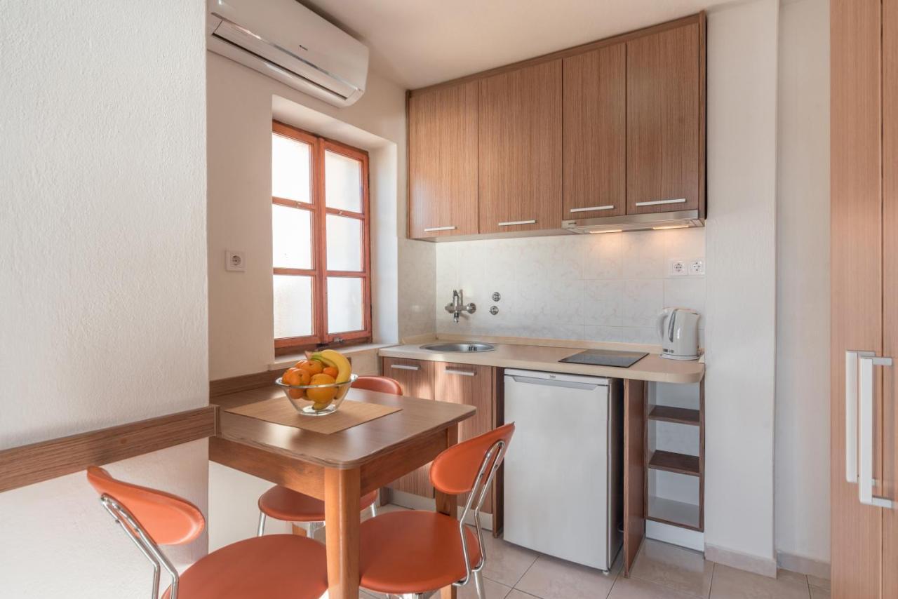 R Club Apartments Old Town Будва Екстер'єр фото