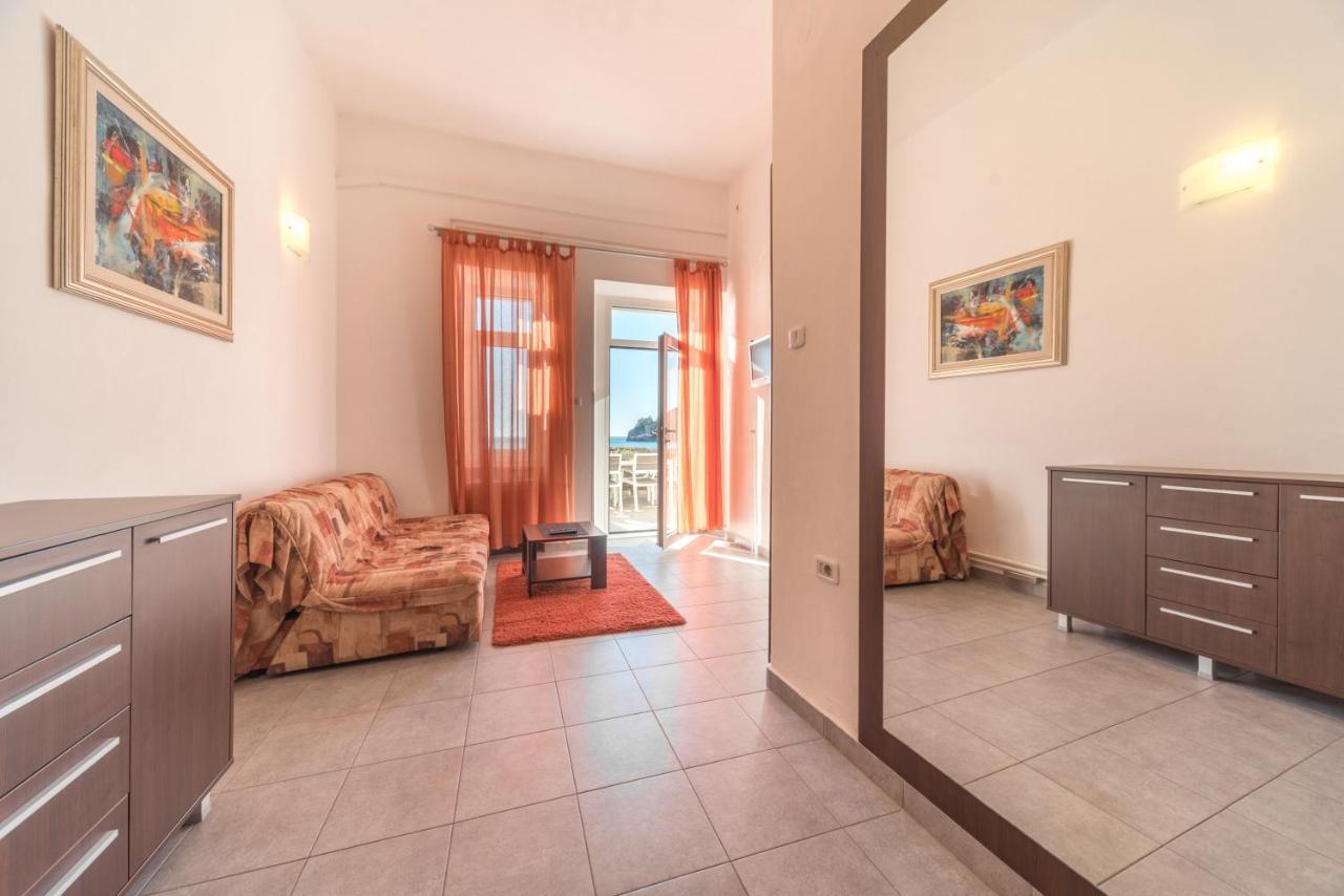R Club Apartments Old Town Будва Екстер'єр фото