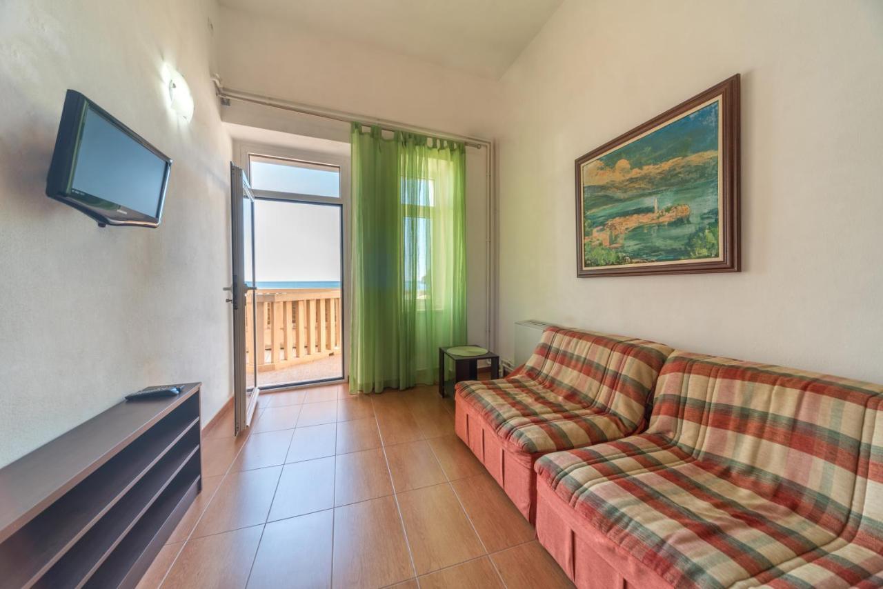 R Club Apartments Old Town Будва Екстер'єр фото