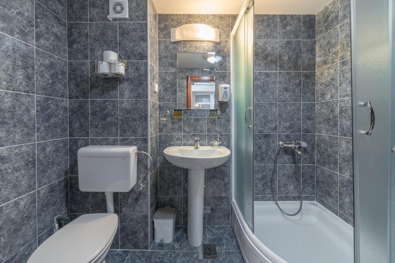 R Club Apartments Old Town Будва Екстер'єр фото