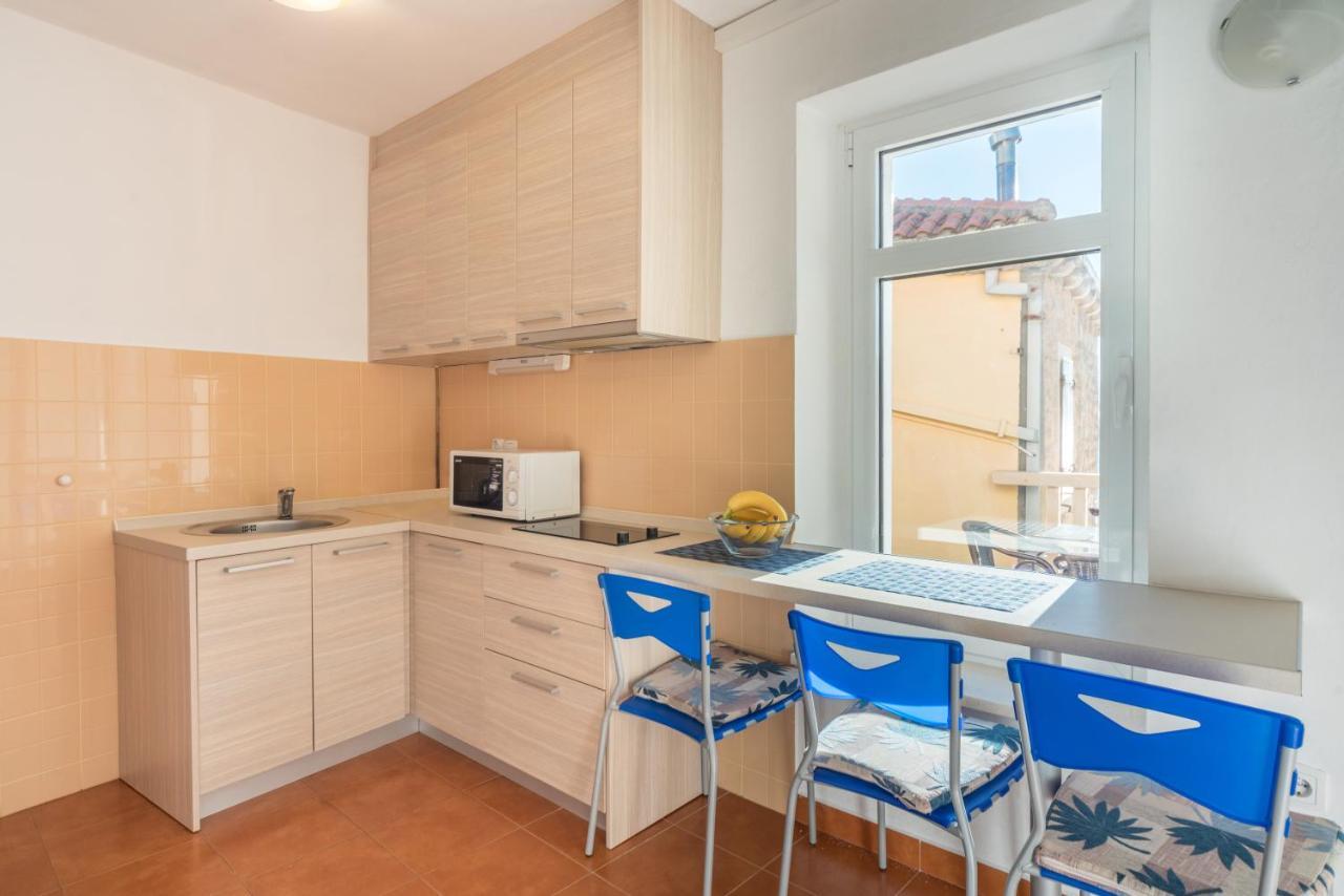 R Club Apartments Old Town Будва Екстер'єр фото