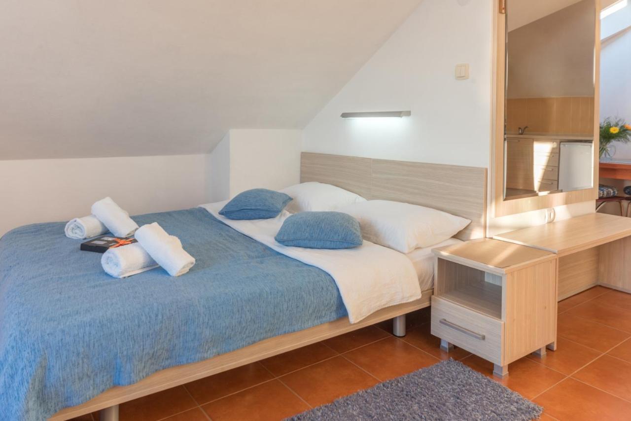 R Club Apartments Old Town Будва Екстер'єр фото